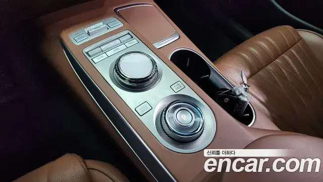 Genesis GV70 2021 — Photo 17/20