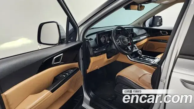 Kia Carnival 2022 — ფოტო 7/20