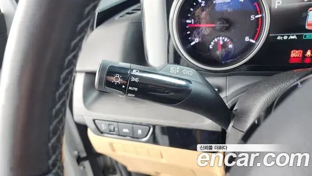 Kia Carnival 2022 — ფოტო 6/20