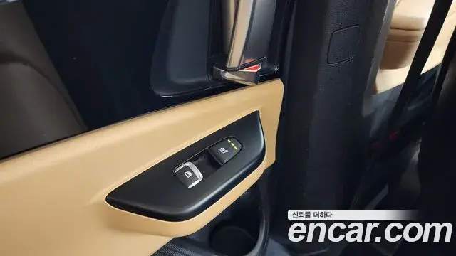 Kia Carnival 2022 — ფოტო 4/20