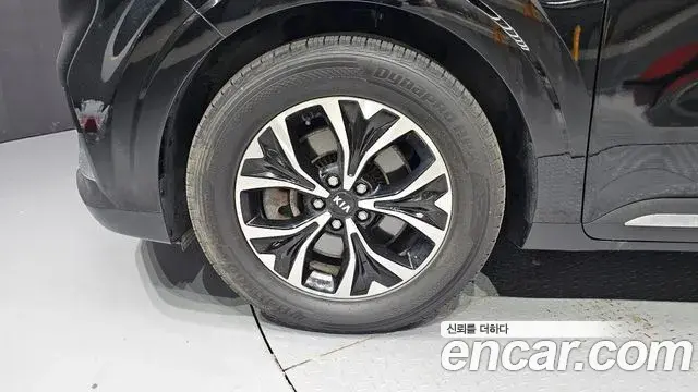 Kia Carnival 2020 — ფოტო 14/20