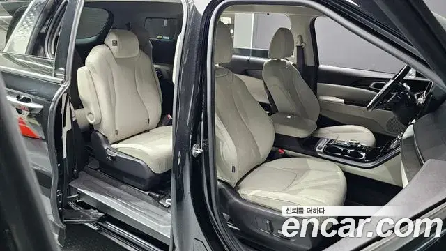 Kia Carnival 2020 — ფოტო 13/20