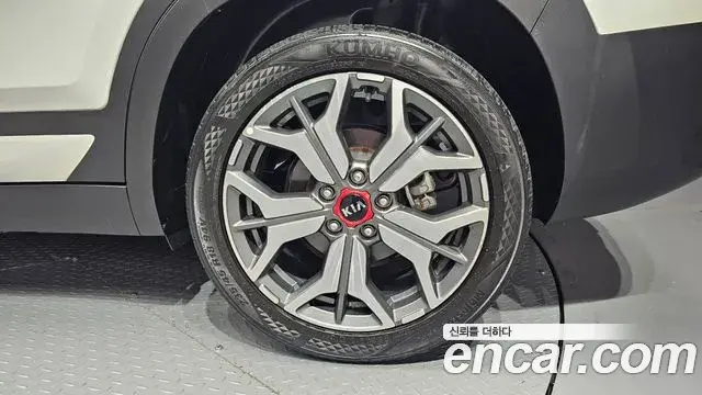 Kia Seltos 2019 — ფოტო 16/20