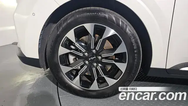 Kia Carnival 2023 — Фото 5/20
