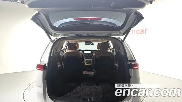 Kia Carnival 2023 — Фото 20/20