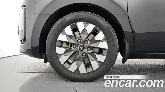 Hyundai Staria 2021 — Photo 17/20
