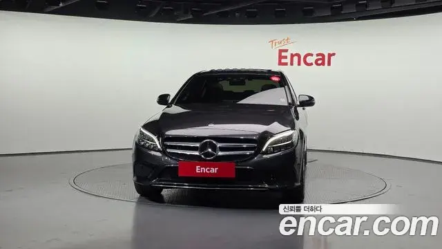 Mercedes-Benz C-Class 2020 — Photo 15/20