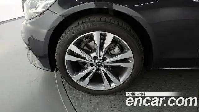 Mercedes-Benz C-Class 2020 — Photo 18/20