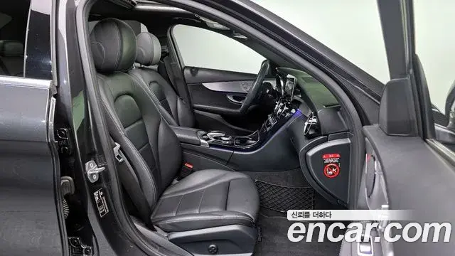 Mercedes-Benz C-Class 2020 — Photo 3/20