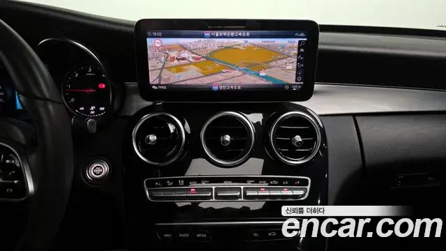Mercedes-Benz C-Class 2020 — Photo 6/20