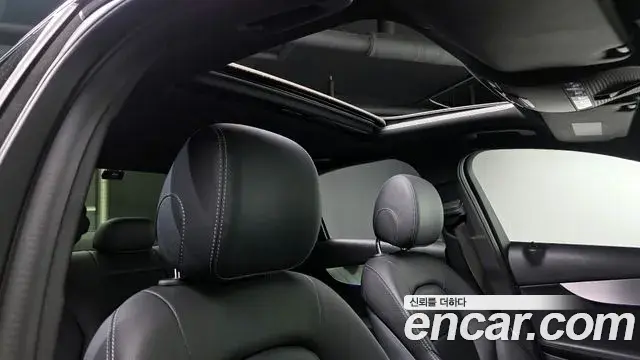 Mercedes-Benz C-Class 2020 — Photo 4/20