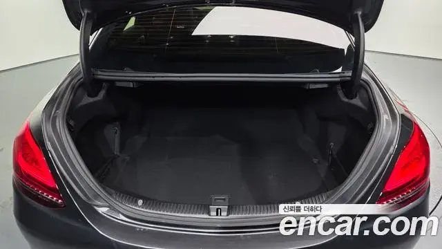 Mercedes-Benz C-Class 2020 — Photo 17/20