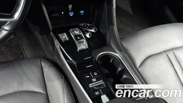 Hyundai Sonata Hybrid 2019 — Photo 18/20