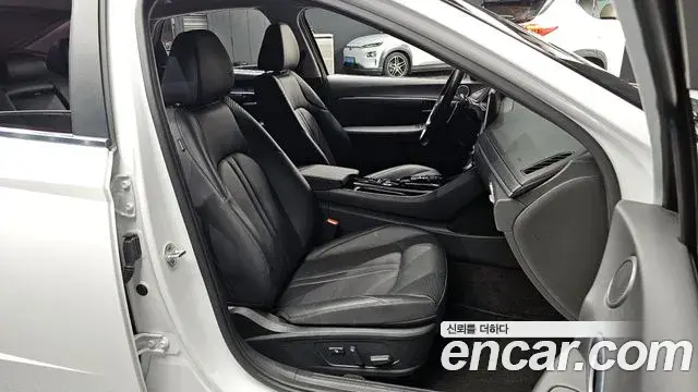 Hyundai Sonata Hybrid 2019 — Photo 12/20