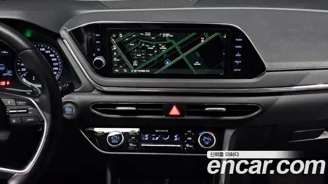 Hyundai Sonata Hybrid 2019 — Photo 9/20