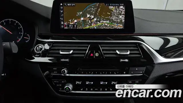 BMW 5 Series 2019 — Фото 14/20