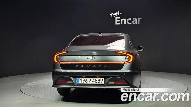 Hyundai Sonata Hybrid 2020 — Photo 1/20
