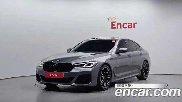 BMW 5 Series 2023 — ფოტო 17/20