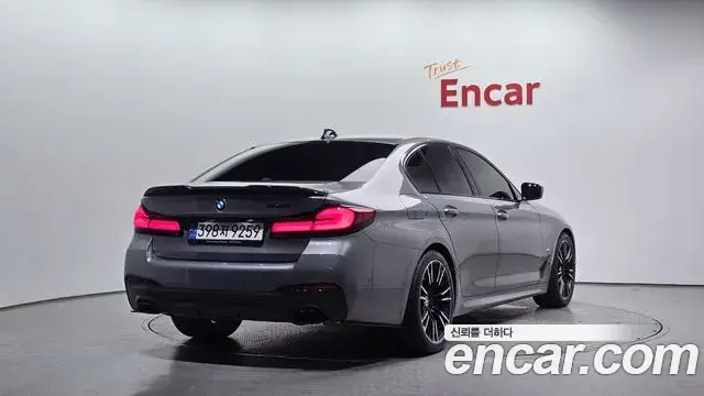 BMW 5 Series 2023 — ფოტო 16/20