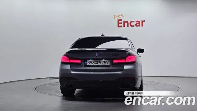 BMW 5 Series 2023 — ფოტო 12/20