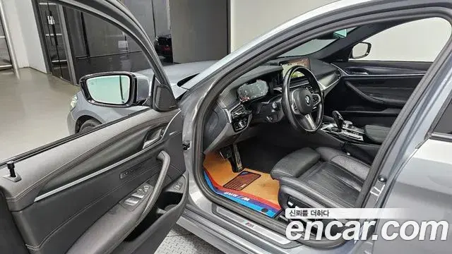 BMW 5 Series 2023 — ფოტო 13/20