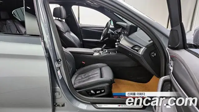BMW 5 Series 2023 — ფოტო 18/20