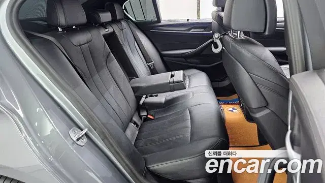 BMW 5 Series 2023 — ფოტო 4/20