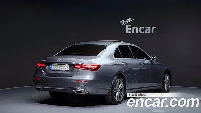 Mercedes-Benz E-Class 2022 — Photo 20/20
