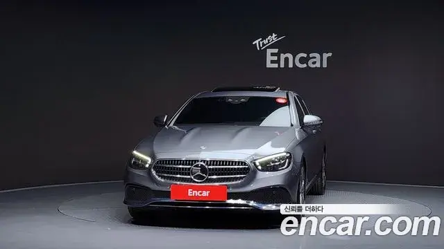 Mercedes-Benz E-Class 2022 — Photo 19/20