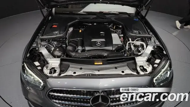 Mercedes-Benz E-Class 2022 — Photo 2/20