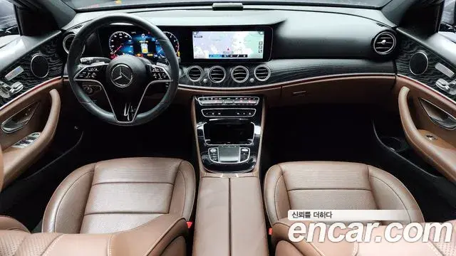 Mercedes-Benz E-Class 2022 — Photo 3/20