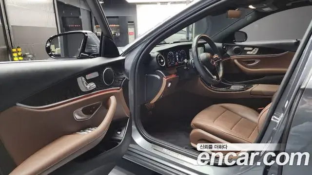 Mercedes-Benz E-Class 2022 — Photo 6/20