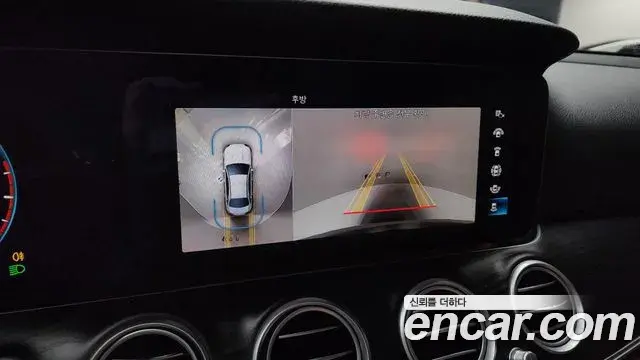 Mercedes-Benz E-Class 2022 — Photo 4/20