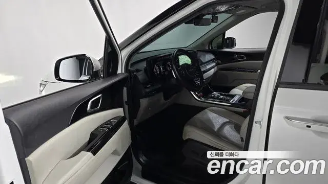 Kia Carnival 2023 — Photo 9/12