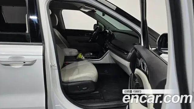 Kia Carnival 2023 — Photo 12/12