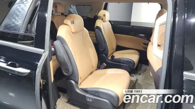 Kia Carnival 2021 — Фото 12/13