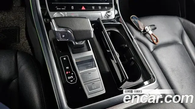 Audi Q8 2020 — ფოტო 16/20