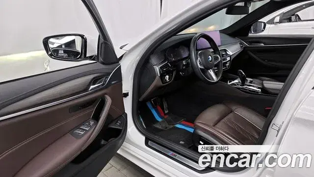 BMW 5 Series 2020 — Photo 9/20