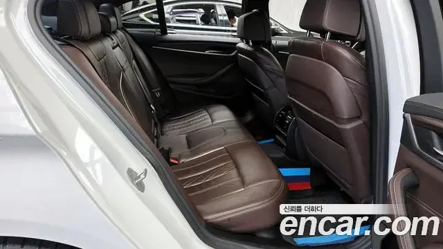 BMW 5 Series 2020 — Photo 12/20