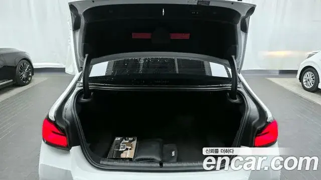 BMW 5 Series 2020 — Photo 20/20