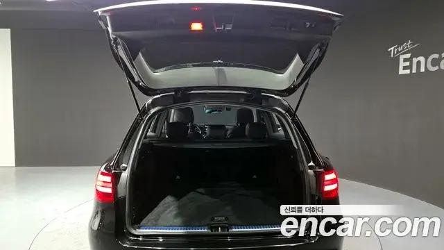 Mercedes-Benz GLC-Class 2019 — Şəkil 8/20