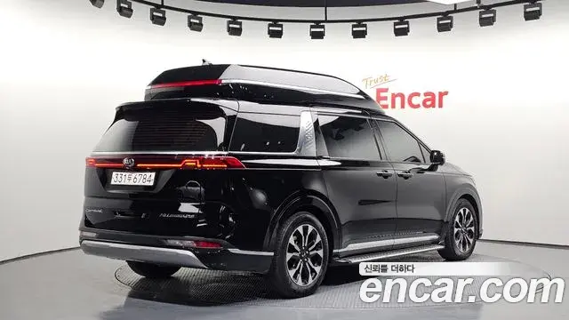 Kia Carnival 2021 — ფოტო 4/20
