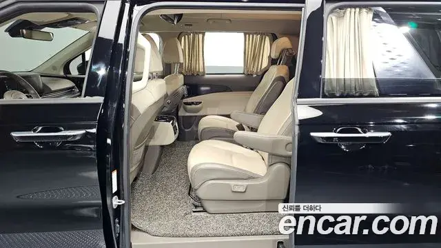 Kia Carnival 2021 — ფოტო 8/20