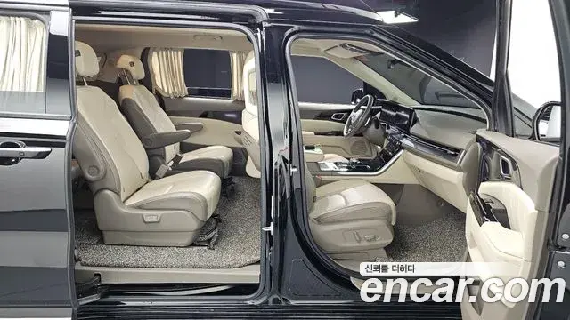 Kia Carnival 2021 — ფოტო 9/20