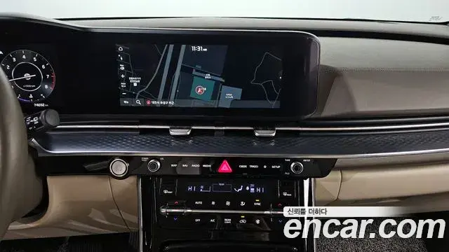 Kia Carnival 2021 — ფოტო 14/20