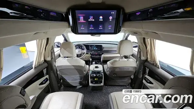 Kia Carnival 2021 — ფოტო 17/20