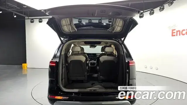 Kia Carnival 2021 — ფოტო 20/20