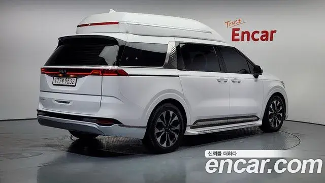 Kia Carnival 2021 — ფოტო 18/20