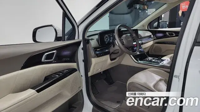 Kia Carnival 2021 — ფოტო 14/20