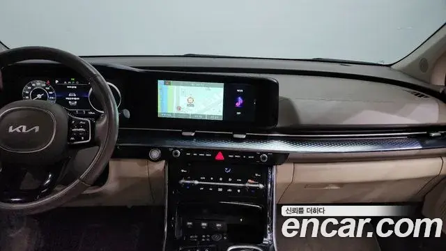 Kia Carnival 2021 — ფოტო 16/20